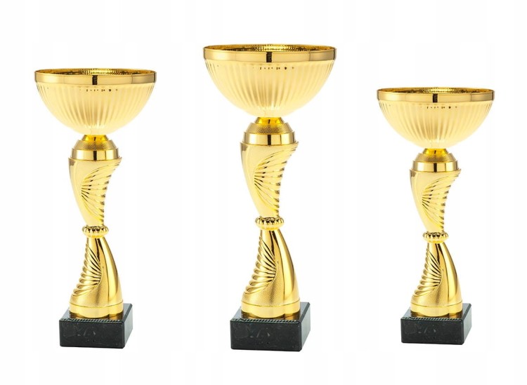 Komplet-Pucharow-Puchar-28-24-22-5cm-tabliczki.jpg